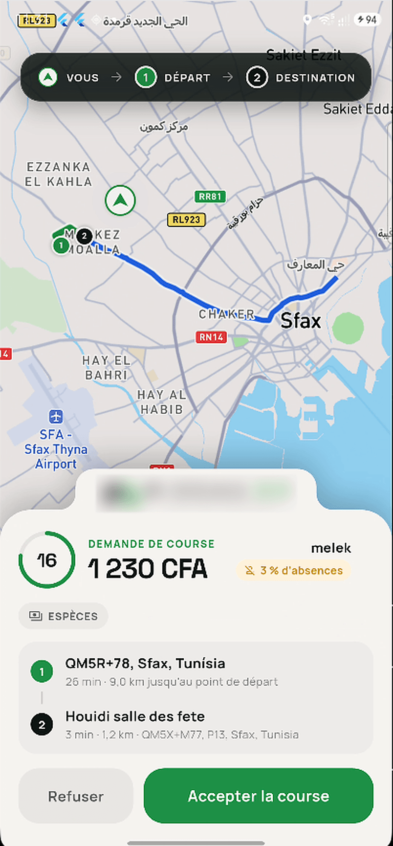 Offre de course avec compte à rebours, tarif, distances jusqu'au point de prise en charge et à la destination, et boutons accepter ou refuser