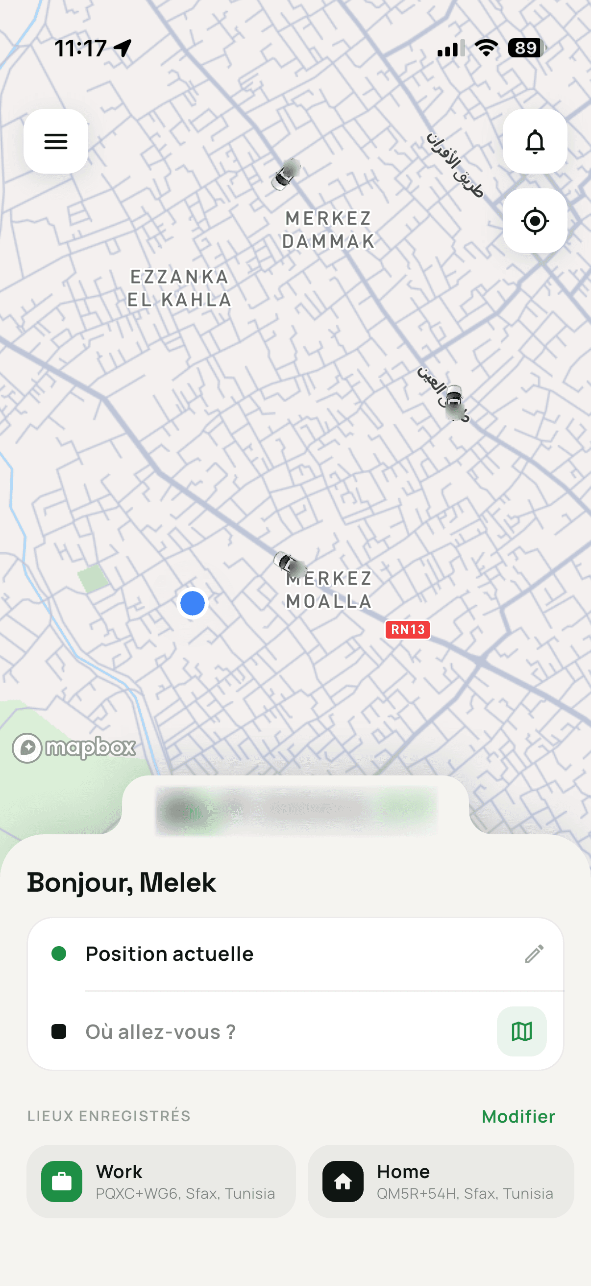 Accueil passager : carte avec les taxis à proximité, position actuelle, champ de destination et lieux enregistrés